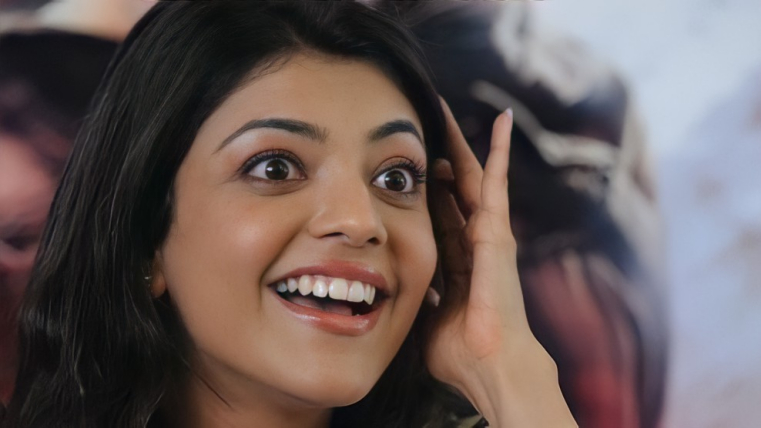 ഞാൻ മുഖത്തിന്റെ അടുത്തേക്ക് ക്യാമറ വച്ചിട്ട് ഒരു ഫോട്ടോയെടുത്തങ്ങോട്ട് ഇട്ടു കൊടുത്തു…